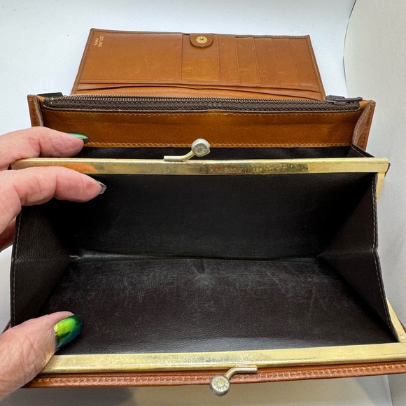 Celine- authentic leather long wallet - kiss lock change compartment - brown - Picture 6 of 12